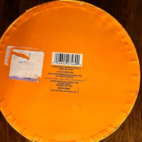 Boston Warehouse Pumpkin Patch Shaped Plate Set of 4 - Picture 9 of 11
